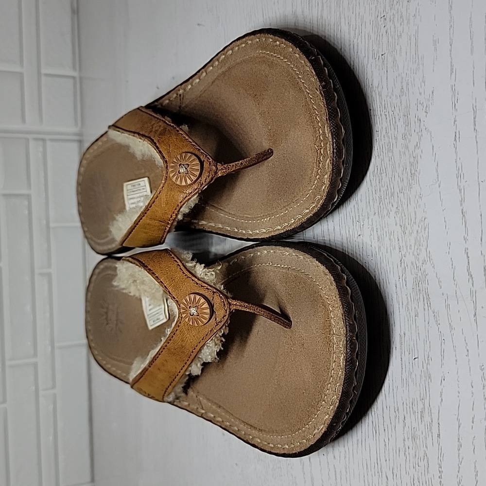 Ugg hamoa sandals 1791 Sz 7